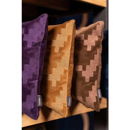 Twisted Brooklyn Cushion purple 30x50cm 