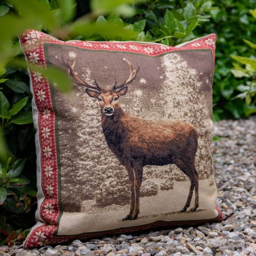 gobelin coussin cerf bordure rouge 45x45cm