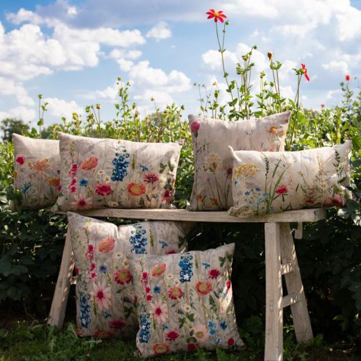 coussin brodé fleurs sauvages cosmea 40x60cm