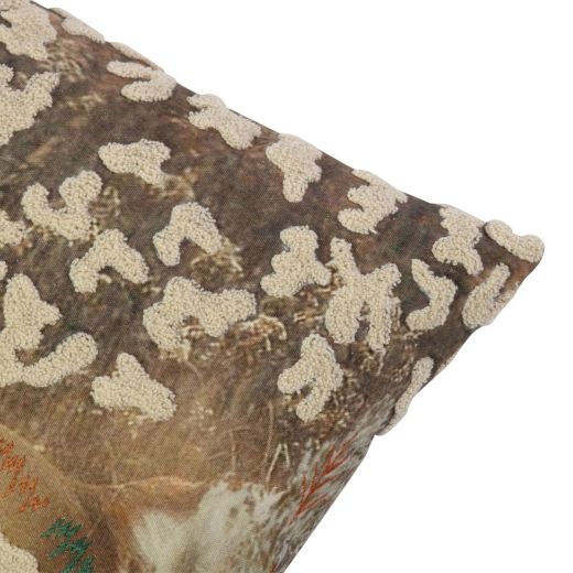 Cushion Embroidered deer in grass 40x60cm